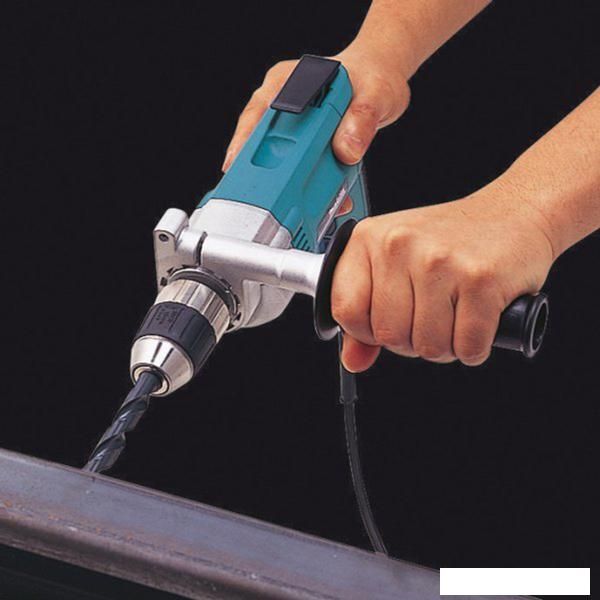 Безударная дрель Makita DP4003