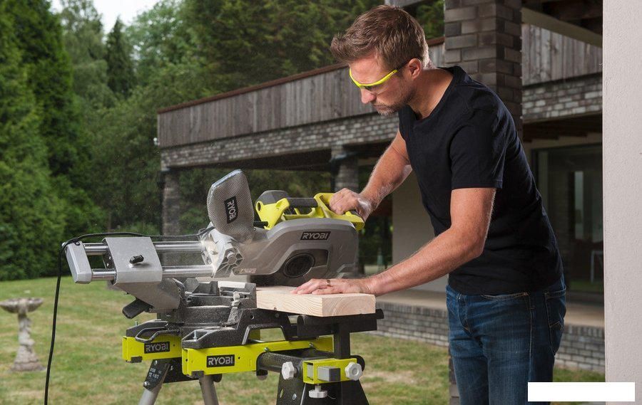 Торцовочная пила Ryobi EMS305RG