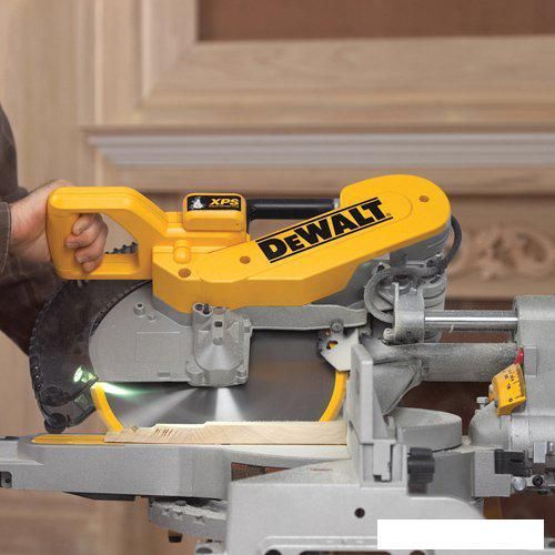 Торцовочная пила DeWalt DWS780