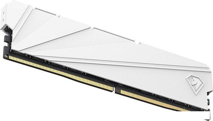 Оперативная память Netac Shadow S 8ГБ DDR4 2666 МГц NTSSD4P26SP-08W