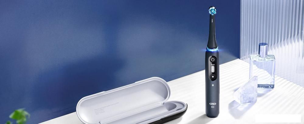 Электрическая зубная щетка Oral-B iO 7 (черный)