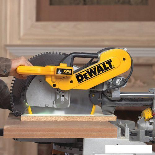 Торцовочная пила DeWalt DWS780