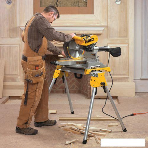 Торцовочная пила DeWalt DWS780