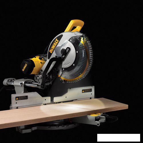 Торцовочная пила DeWalt DWS780