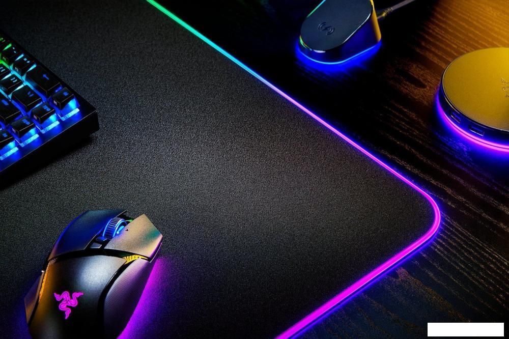 Коврик для стола Razer Strider Chroma