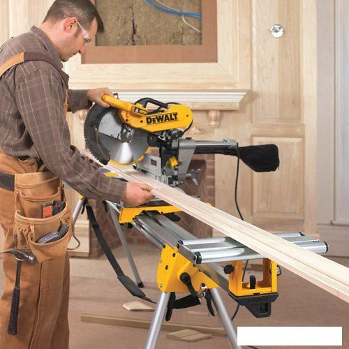 Торцовочная пила DeWalt DWS780