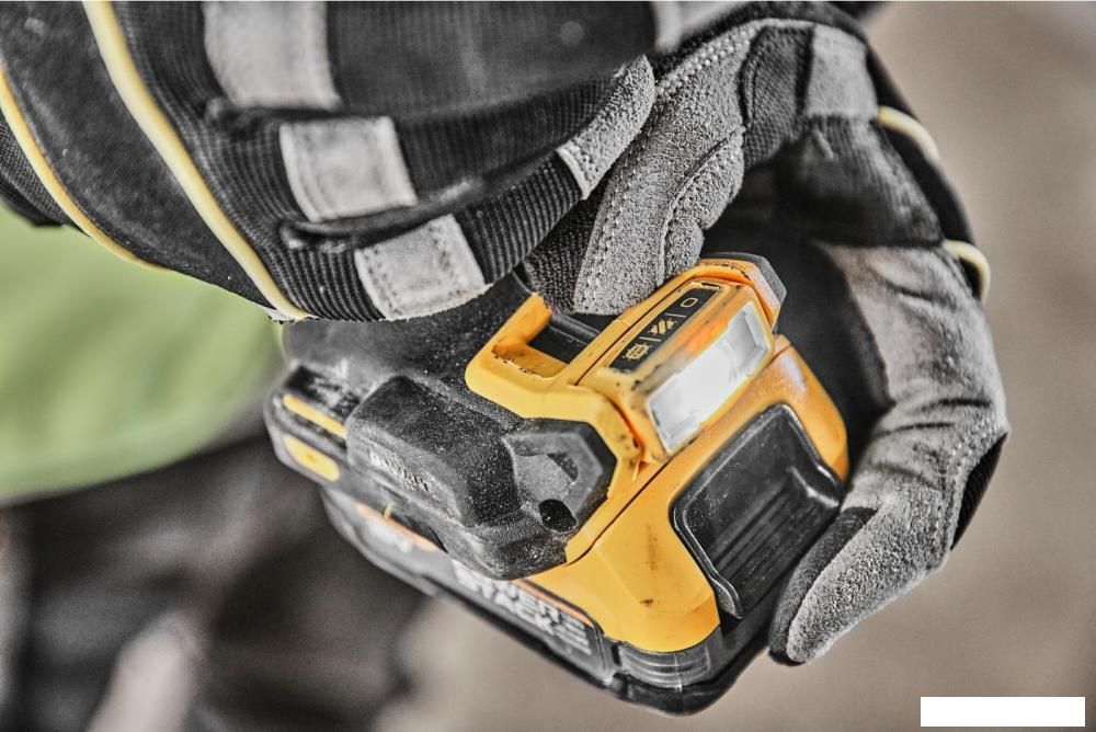 Дрель-шуруповерт DeWalt DCD800E1T (с 1-им АКБ 1.7 Ач, кейс)