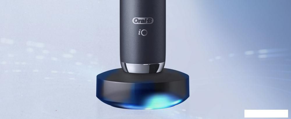 Электрическая зубная щетка Oral-B iO 7 (черный)