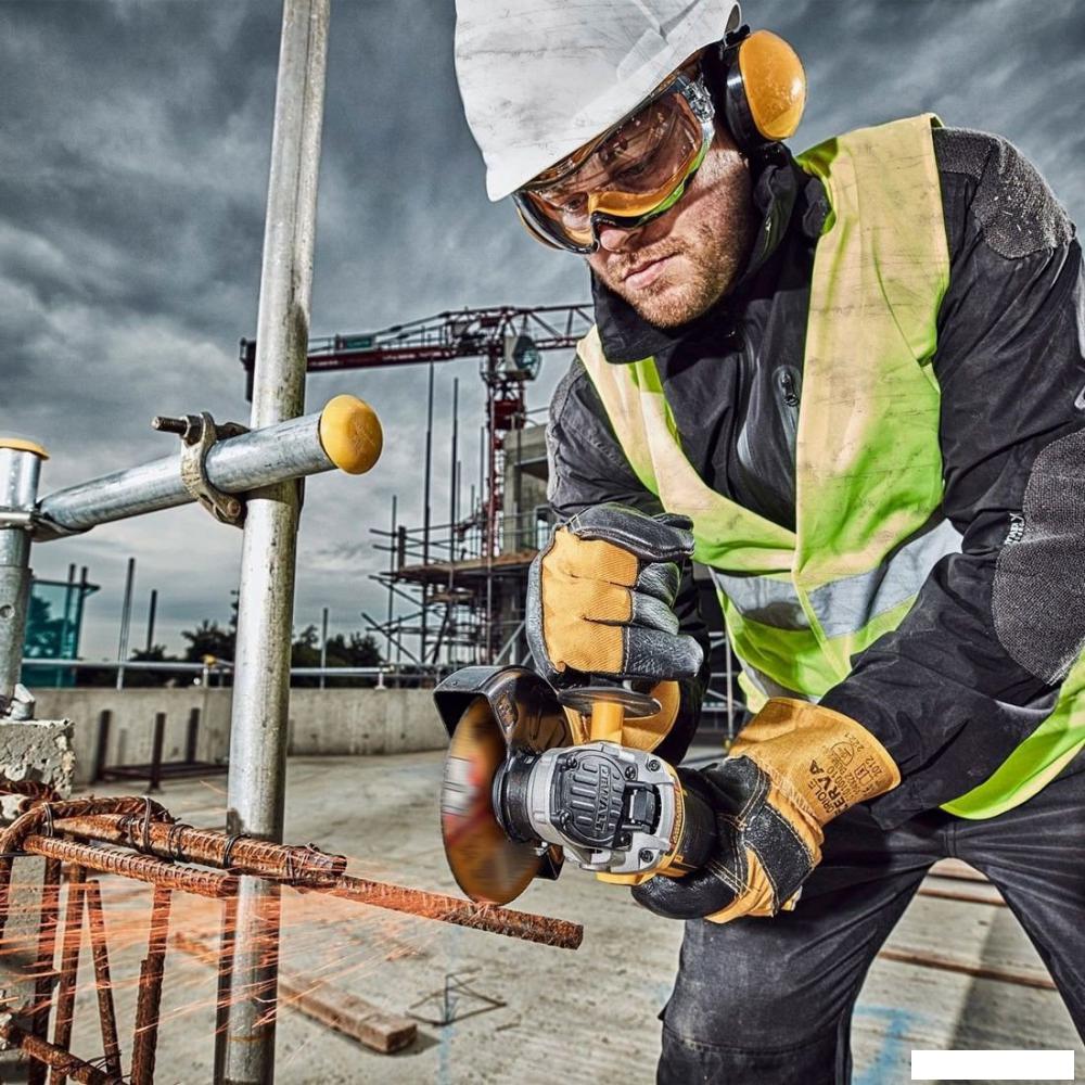 Угловая шлифмашина DeWalt DCG405P2 (с 2-мя АКБ, кейс)