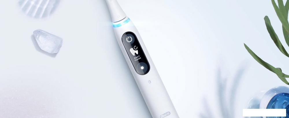 Электрическая зубная щетка Oral-B iO 7 (черный)