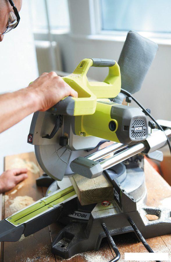 Торцовочная пила Ryobi EMS254L