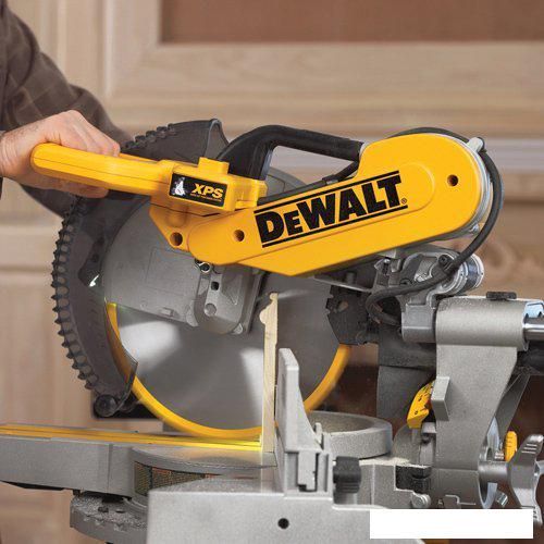 Торцовочная пила DeWalt DWS780
