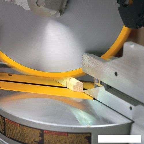 Торцовочная пила DeWalt DWS780