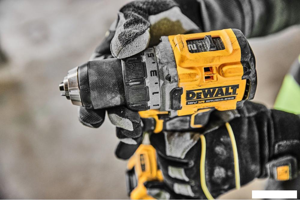 Дрель-шуруповерт DeWalt DCD800E1T (с 1-им АКБ 1.7 Ач, кейс)