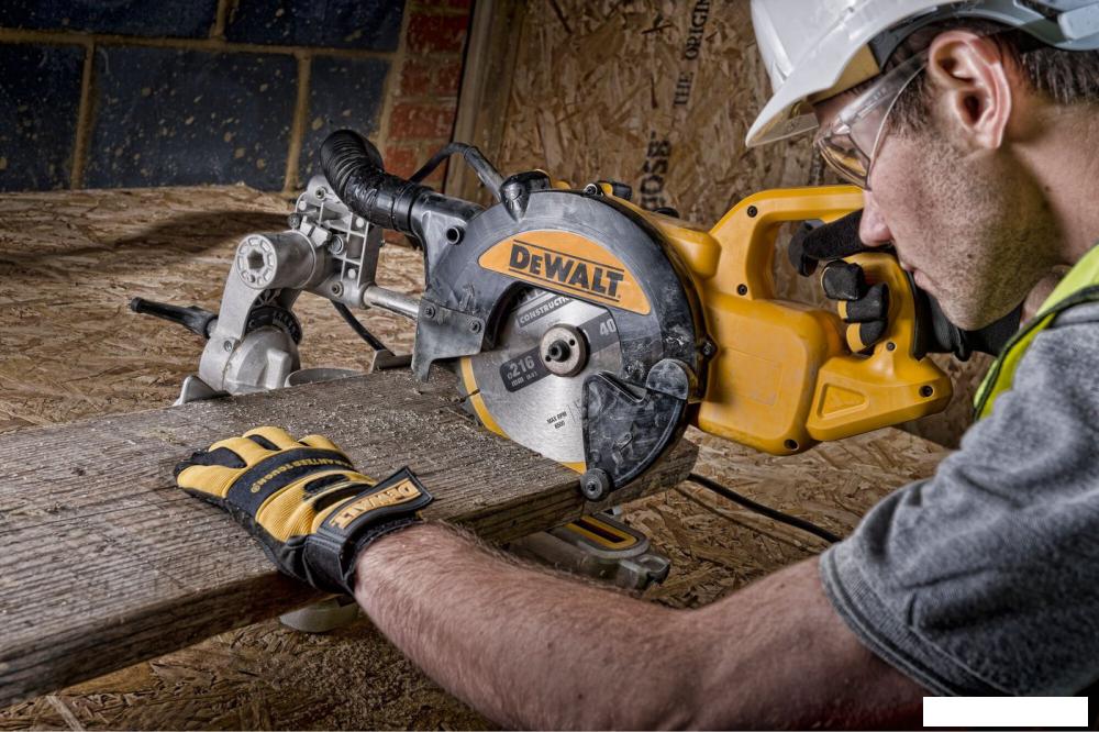 Торцовочная пила DeWalt DWS773