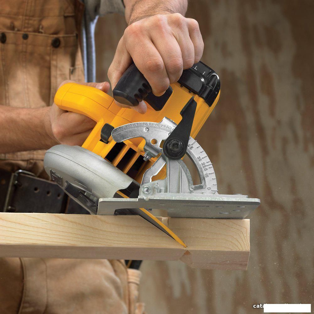 Дисковая (циркулярная) пила DeWalt DWE576K