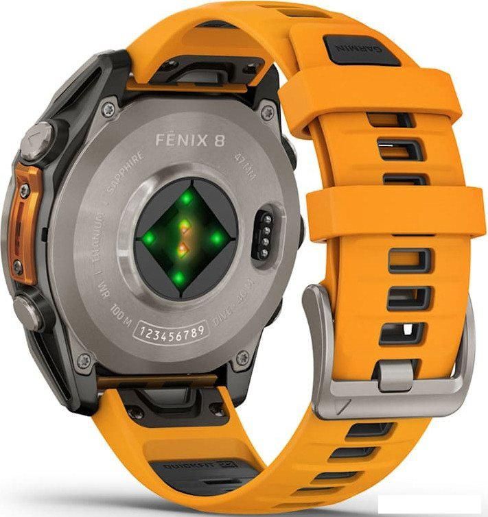 Умные часы Garmin Fenix 8 Sapphire, Titanium 47мм (светло-серый, оранжевый силиконовый ремешок)