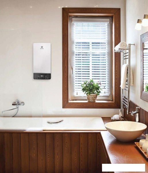Проточный электрический водонагреватель Electrolux NPX 18-24 Sensomatic Pro