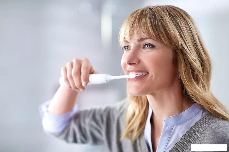 Электрическая зубная щетка Philips HX6857/28