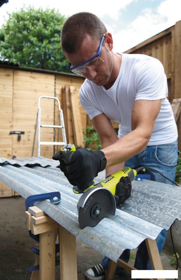 Угловая шлифмашина Ryobi EAG2000RS