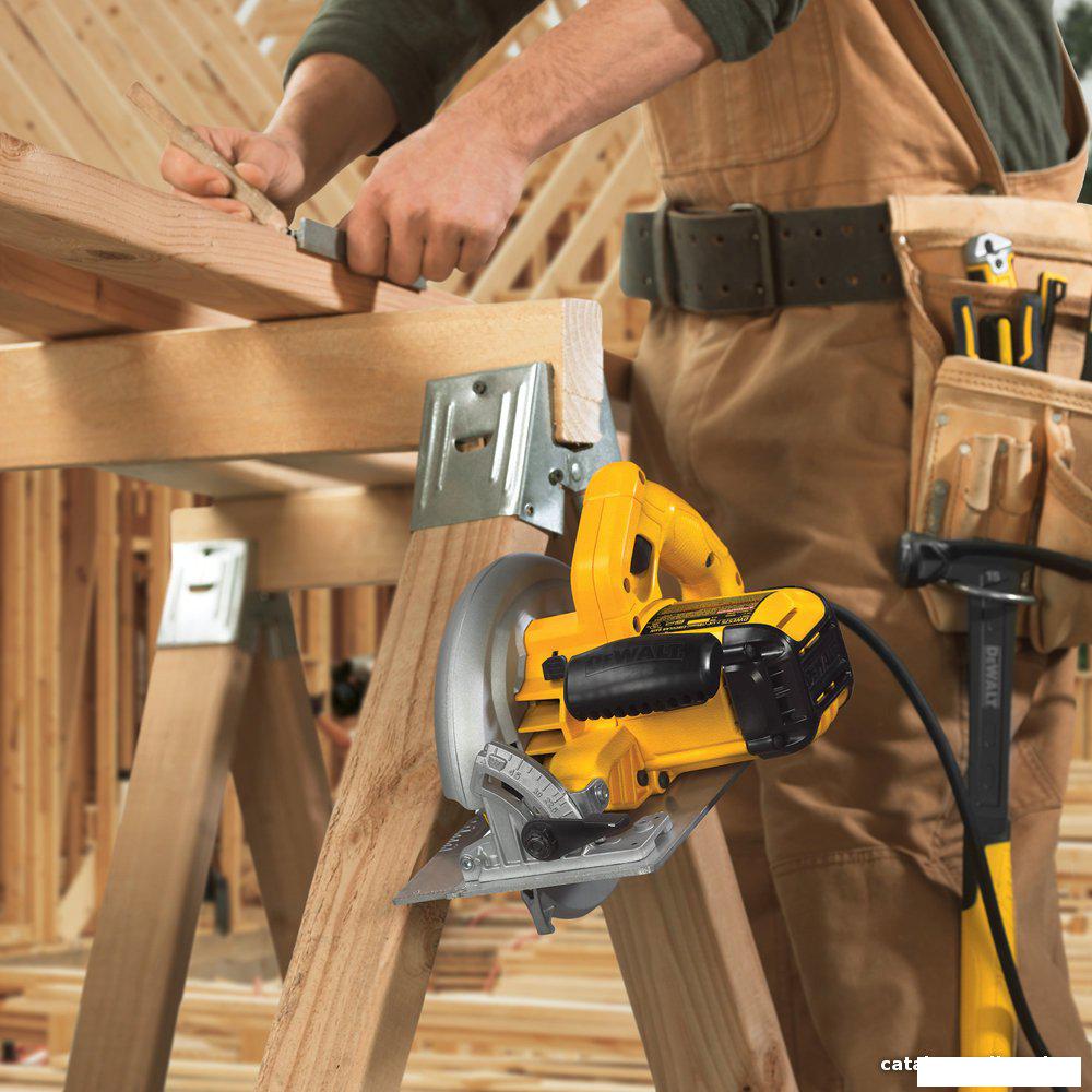 Дисковая (циркулярная) пила DeWalt DWE576K
