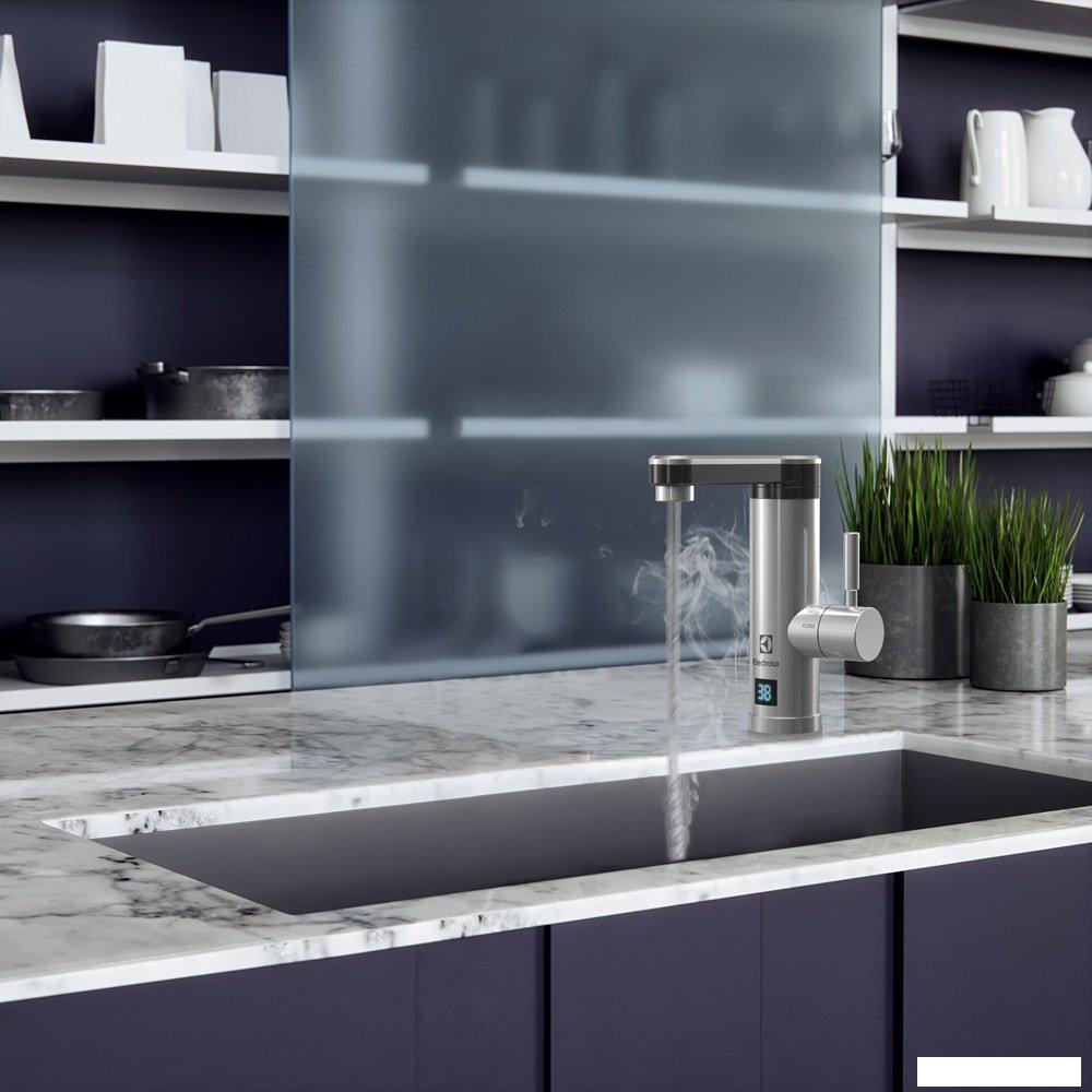Проточный электрический водонагреватель-кран Electrolux Taptronic S